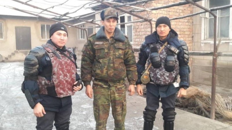 Қордай ауданында әскери қызметшілер бес адамды құтқарып қалды