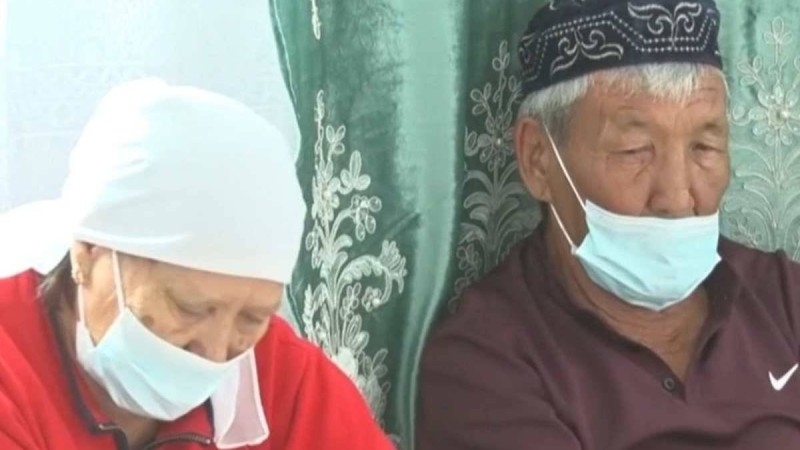 "Бірге өскен достары өлтірді": Атырау облысында марқұмның туыстары кінәлілердің бостандықта жүргеніне шағымданды