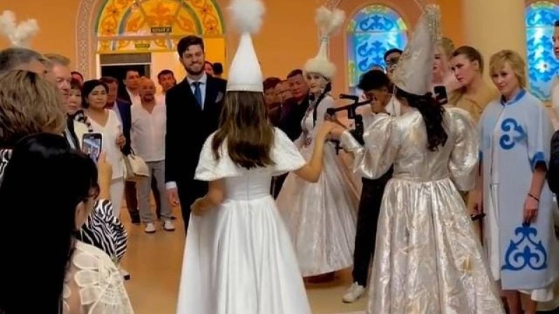 Жазира Байырбекова Англияға қазақ қызын ұзатты (Видео)