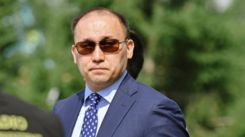 Дәурен Абаев өзін айыптағандарға жауап берді: Абай да орыс тілін білді емес пе