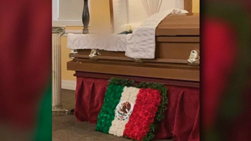 Әкесінің жерлеу рәсіміне келген қызы оның табытынан бейтаныс адамды көрген