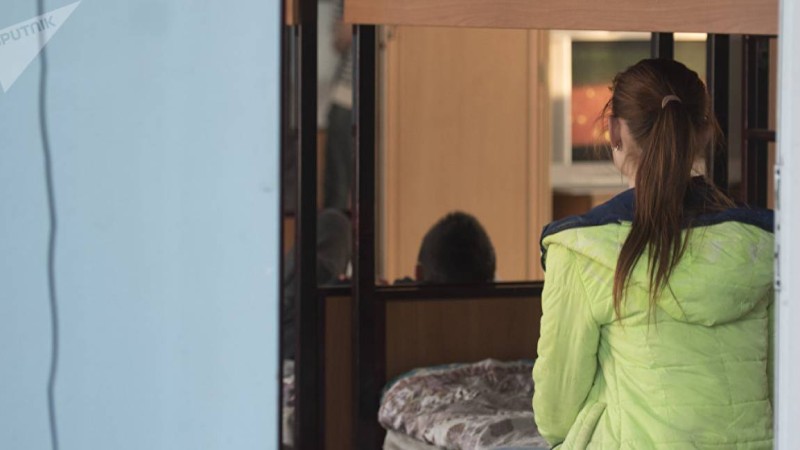 Анасы мәжбүрлеген: Ақтөбе облысында кәмелетке толмаған қызбен кездескен шенеунік ұсталды