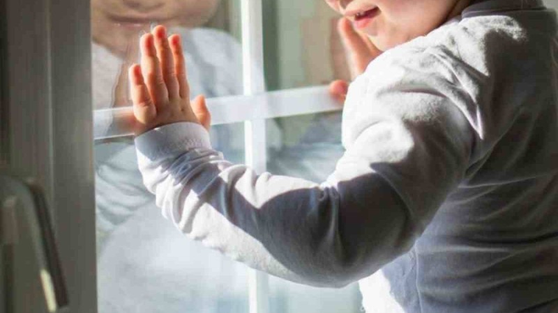 Қарағандыда бала бесінші қабаттан құлағаннан кейін аман қалды - Қазақстан жаңалықтары