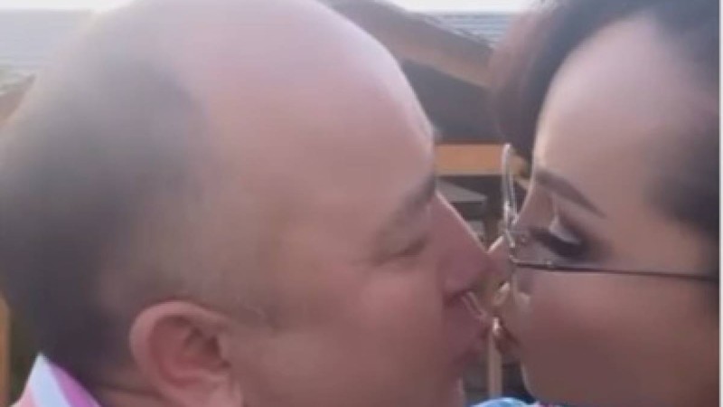 Ұяттан безгендер: Қуандық Шәкіржанов пен Баян Алагөзова сүйісті (ВИДЕО)