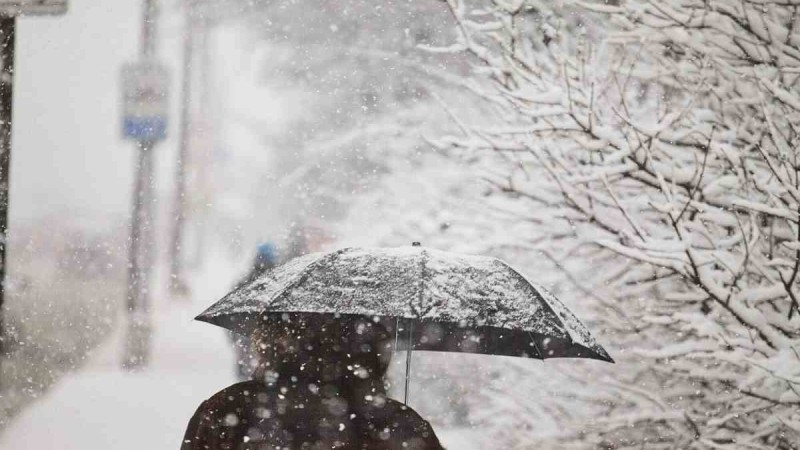 Алматыда алғашқы қар: Синоптиктер көлік жүргізушілеріне ескерту жасады
Әкімдік: Біз жүргізушілерге қысқы дөңгелек ауыстыруды қатаң ұсынамыз