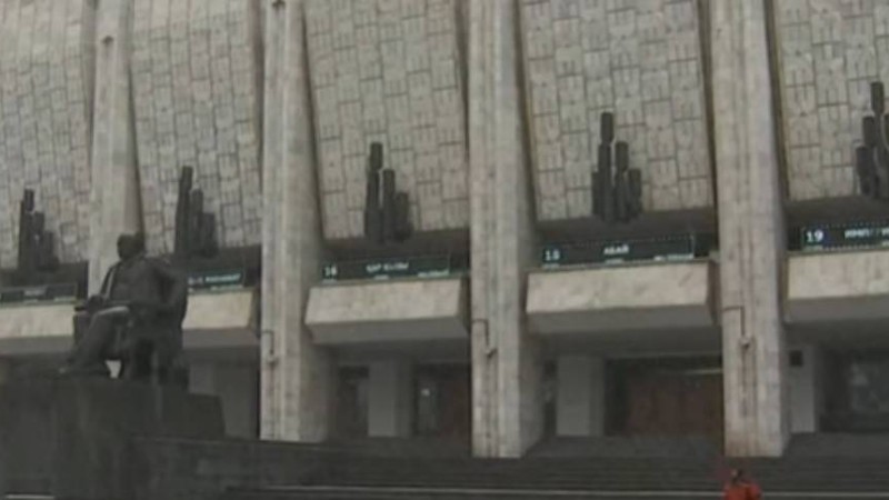 "Қайыршылар секілді өмір сүреміз": Әуезов театрының әртістері сахнаға шығудан бас тартты - Қазақстан жаңалықтары