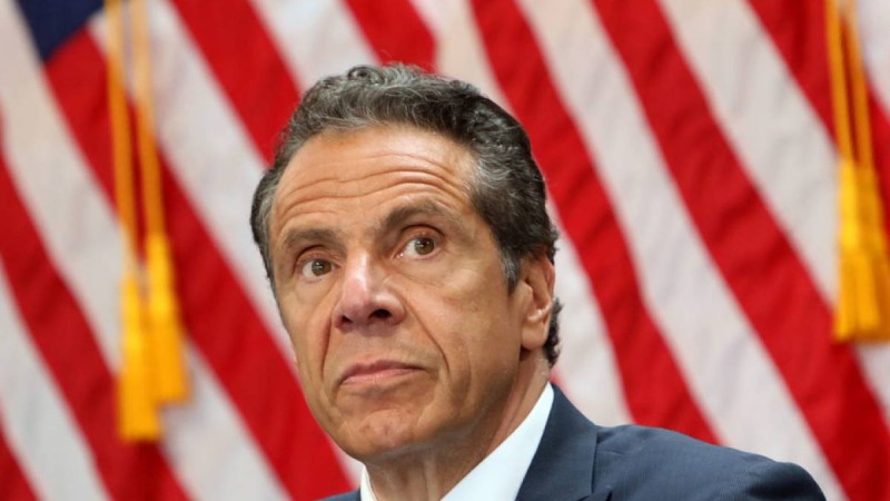 Сексуалдық әлімжеттік бойынша айыпталған Нью-Йорк губернаторы отставкаға кетті