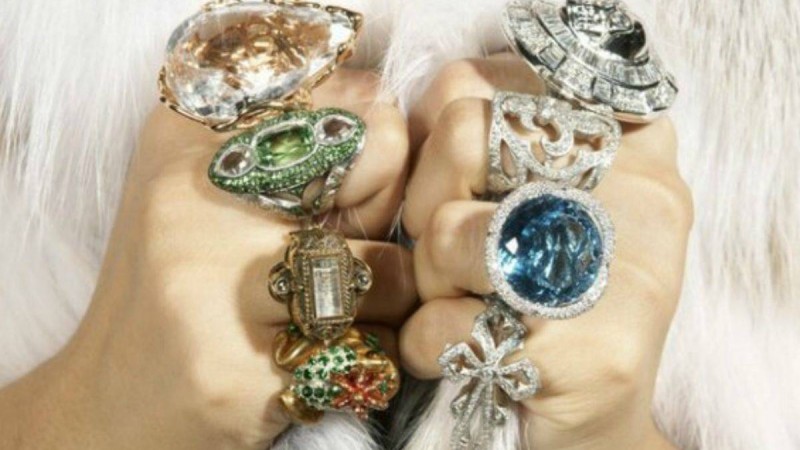 Шенеуніктердің әйелдерін әлеуметтік желілердегі "сәнді өмірі" үшін жауапкершілікке тарта ала ма? - Қазақстан жаңалықтары