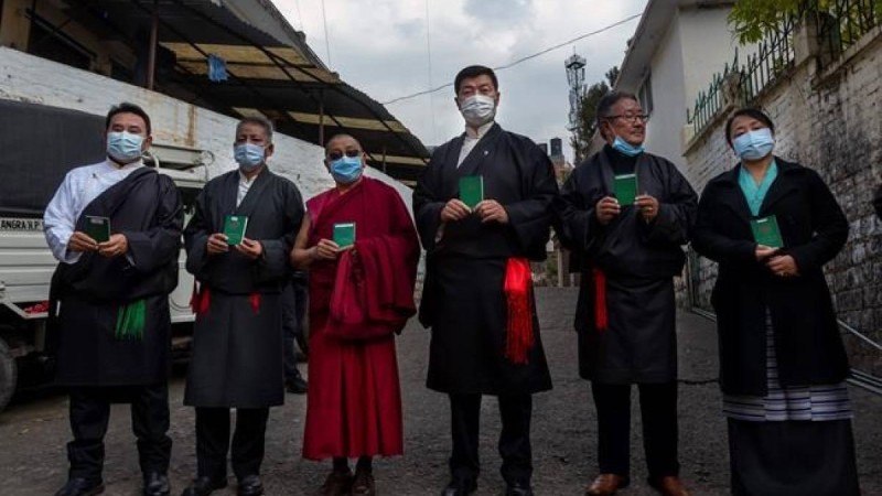 Қытайға қарсы тибеттіктер Үндістанда саяси көшбасшысына дауыс беріп жатыр