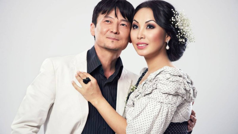 Ажырасуға барып қалып жүрміз: Қарақат Әбілдина отбасындағы жағдайды айтты