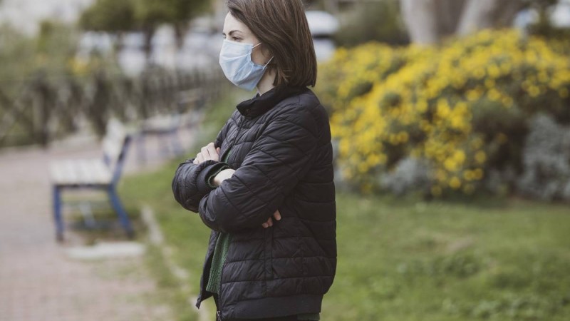 "Әдеттегіден көбірек ауыстыру қажет". Дәрігерлер аязды күні бетперде тағуға қатысты кеңес берді