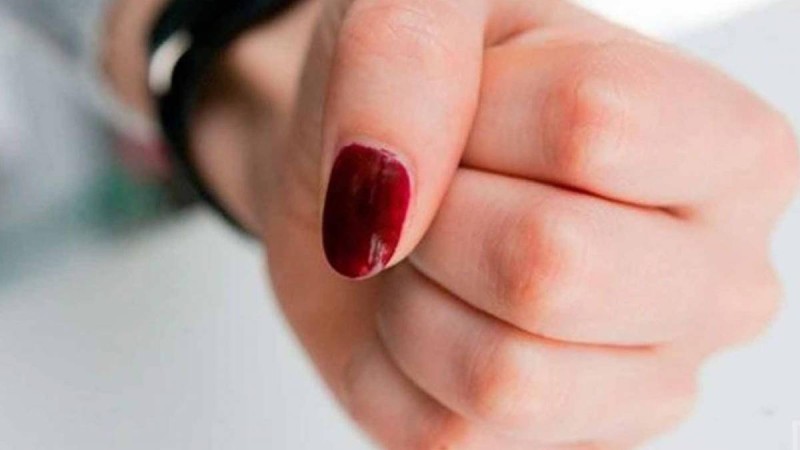 Алматыда мас қыздар ерлі-зайыптыларды ұрып тастады