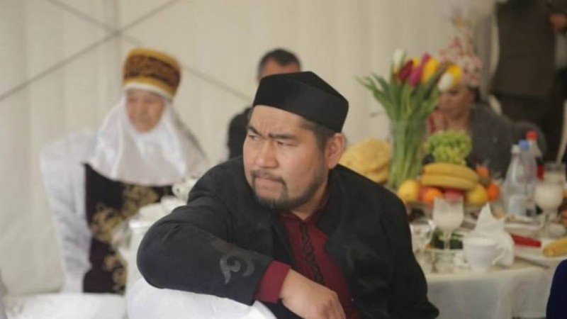 Балғынбектің вакцина алмағандарға баспана арнауының астарында не бар? Саясаттанушы ақынды сынға алды