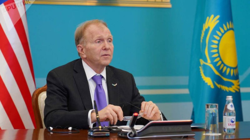 АҚШ елшісінің карантин кезінде немен айналысып жүргені мәлім болды