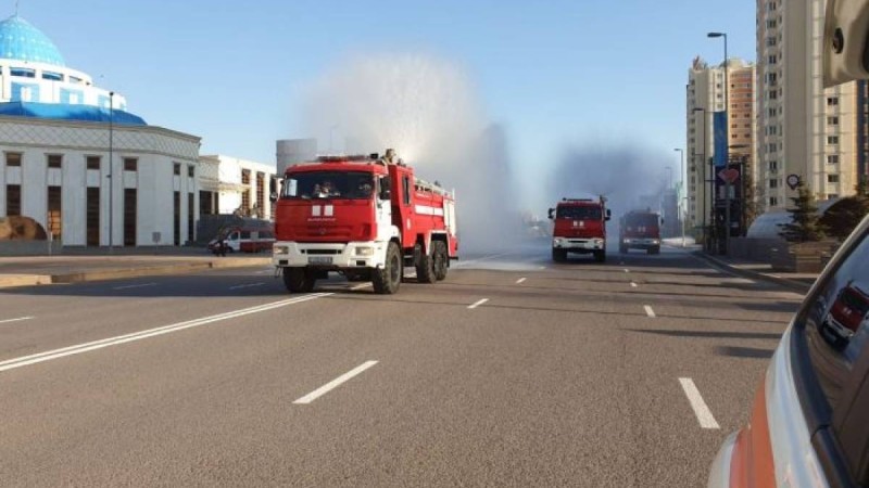 Нұр-Сұлтанда өрт сөндірушілер коронавируспен күресуге көшеге шықты – видео