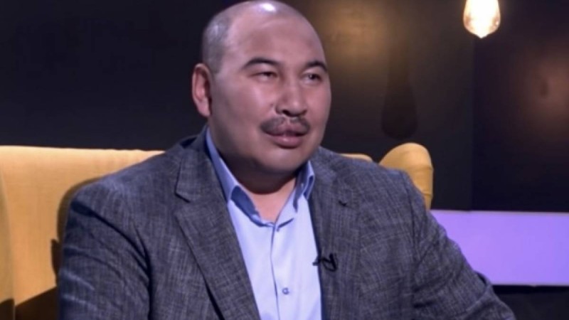 «Алжыған қақпас»: Желі қолданушылары Ермахан Ыбырайымовтың тойда айтқан тілегіне шүйлікті (ВИДЕО)