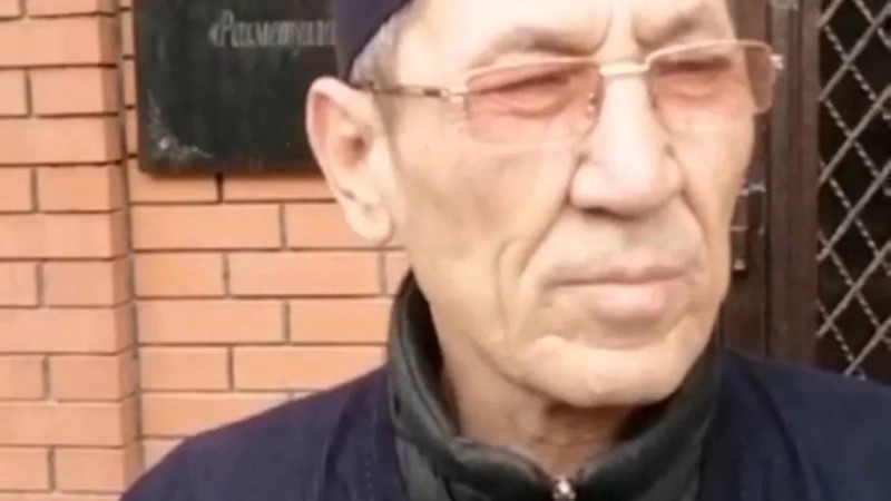 "Имам емес, қарапайым тазалықшымын": Желіде тараған атышулы видео кейіпкері тазалықшы әйелді неліктен мешітке кіргізбегенін түсіндірді (видео)