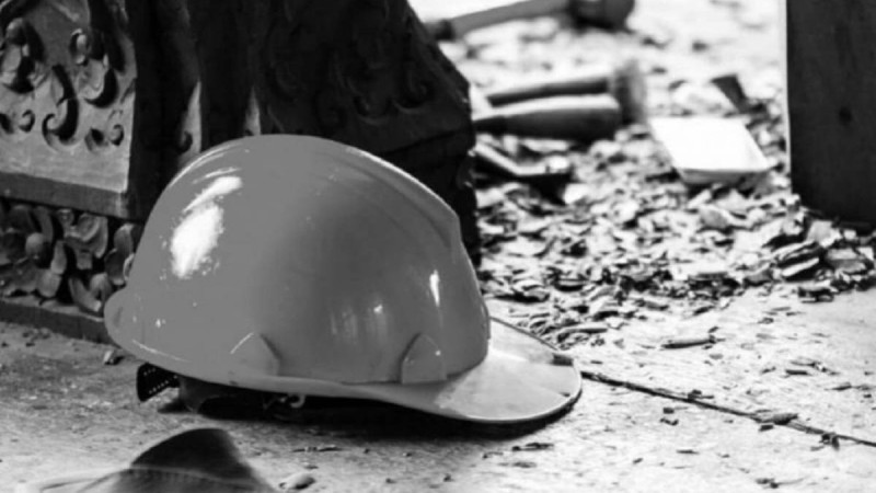 Біреуі қаза тапты: Астанада бір топ жұмысшы 9-қабаттан құлап кеткен