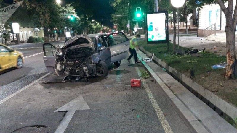 Алматыда дрифт жасаған жүргізуші ірі апатқа себепкер болды