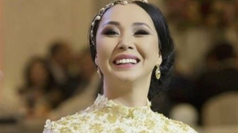 «Бірге жыладық, бірге көрдік»: Әнші Қарақат кенже қызына ерекше хат арнады