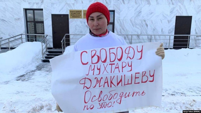 Белсенді бас прокуратура алдында Жәкішевті босатуды талап етті