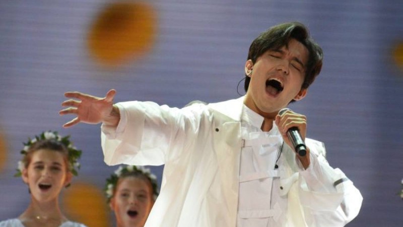 Димаш жаңа әннің тұсауын кесті