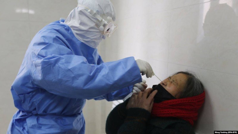 Қытай билігі коронавирусты жұқтырғандар саны күрт артқанын хабарлады