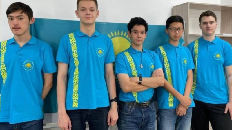 Асхат Аймағамбетов Ұлттық құраманы құттықтады