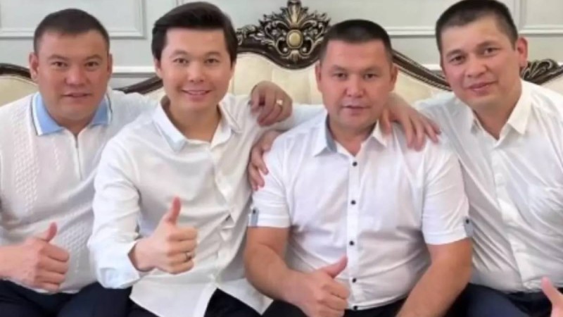 Әнші Ернар Айдар халыққа өз туған бауырларын көрсетті (ФОТО)