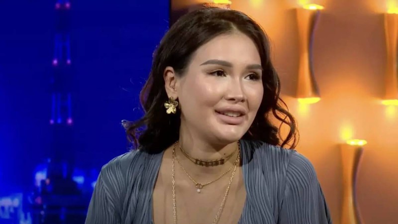 Блогер Айжан Байзақова тегін өзгертті