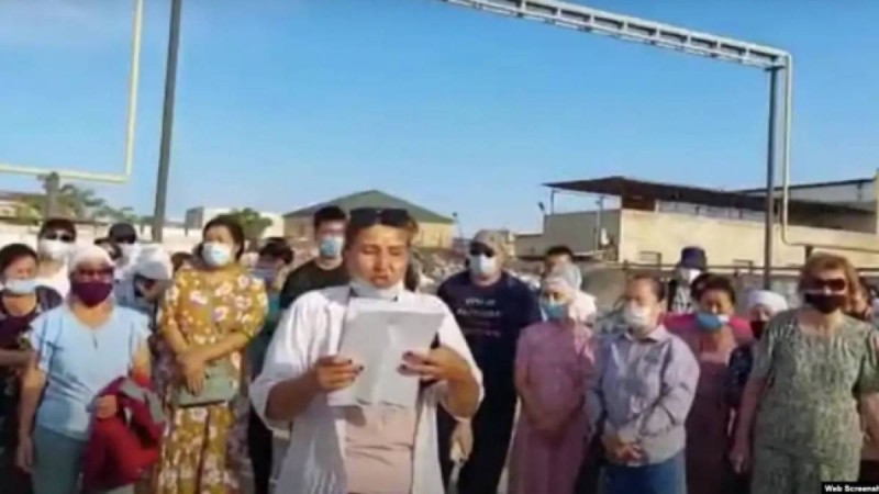 Қаражанбаста жұмысшы әйелдер ереуілге шықты