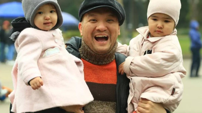 "Бір удармен ұйықтата салатындай": Танымал актер қызын кішкентайынан өз-өзін қорғауға үйретпекші