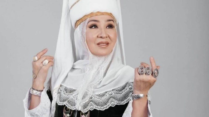 “Ұзатылған қызды өлген қызға ұқсатады” - әнші сынның астында қалды