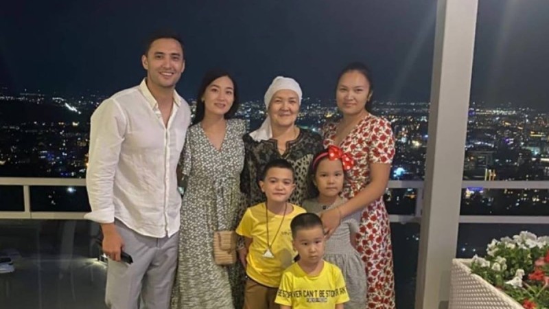 Үйлену тойын өткізе алмай қалған Тәуекел ол күнді отбасымен атап өтті (фото, видео)