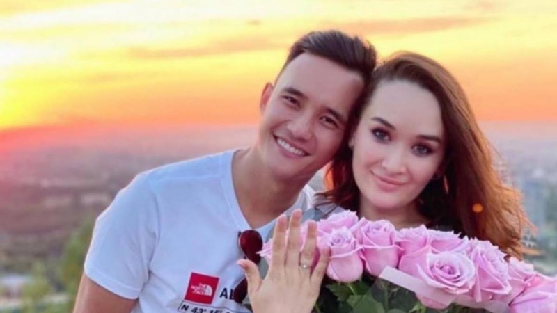 Желіде Әли Оқаповтың қалыңдығымен түскен суреті тарап кетті