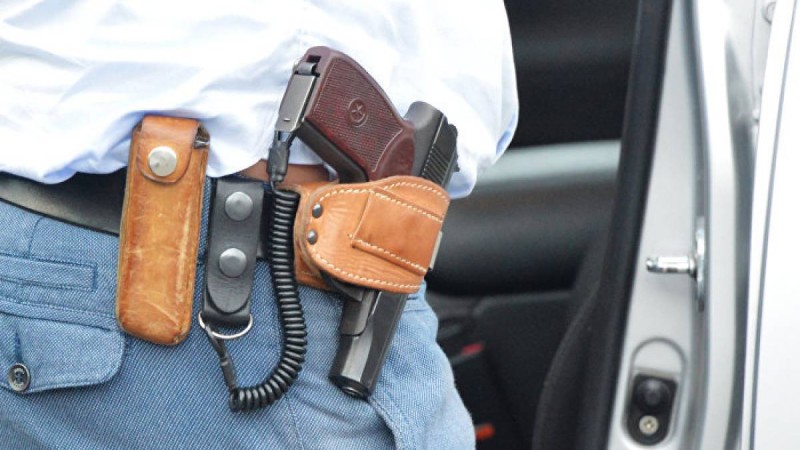 Талдықорғанда мас бұзақы көшеде оқ жаудырды – видео