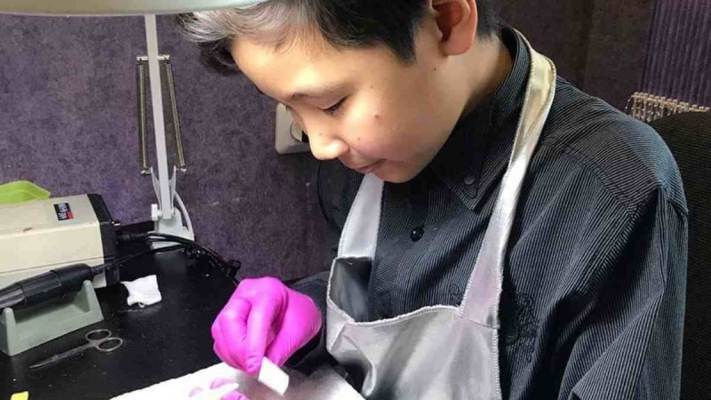 Қазақстандықтар 12 жастағы маникюр шеберіне миллион теңге жинап берді - Қазақстан жаңалықтары