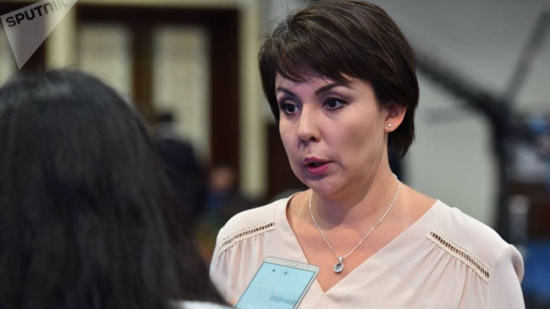 Шенеуніктің баласы әкесінің әрекеті үшін ұялатынын айтты