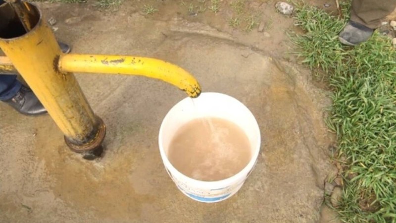 Қызылордалықтар литрін 10 теңгеден лай суды сатып ішіп отыр