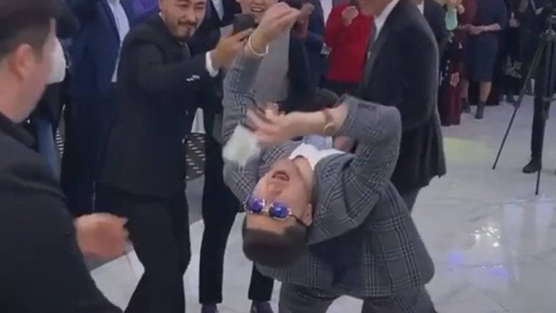 Беташарда шалқайып ақша салған Әбдіжаппар Әлқожа сынға қалды