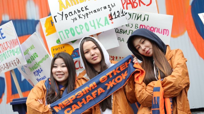 Жаңа адамдар қозғалысы Алматыда мерзімі өткен өнімдерге наразылық білдірді