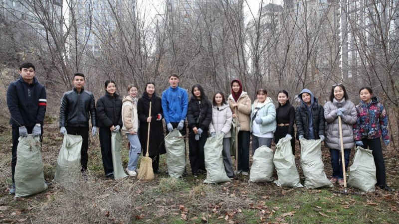 Алматыда қыстың алдында Баум тоғайы тазартылды