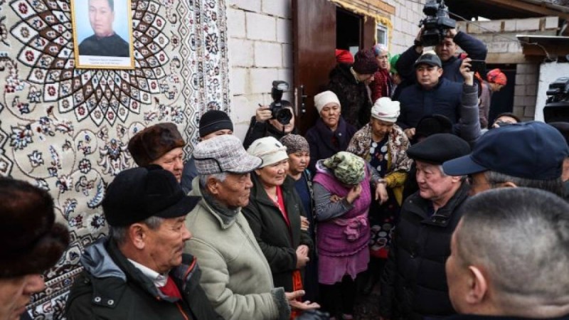 "Адам өлтіргендер жазасын алады": Сапарбаев Дархан Әбдірахымның отбасына барды