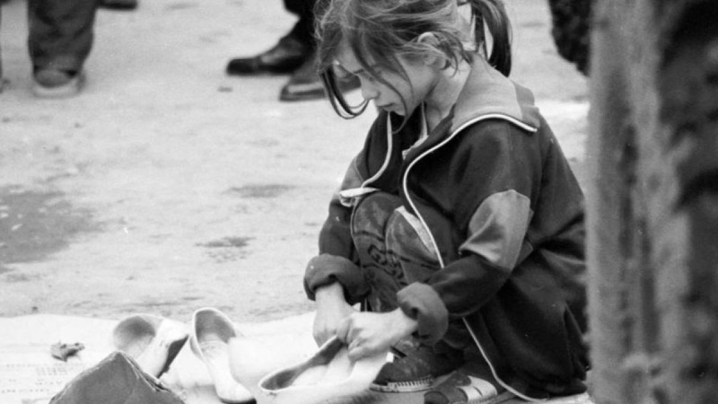 Жоғалып кеткен бүлдіршін қалада қайыр сұраған: Қосшыда мас тұрғын қызын танысының үйінде ұмытып кеткен