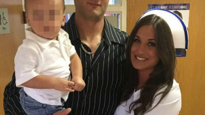 COViD-19-бен ауыратын адамдармен жұмыс істеуге маска берілмегеннен кейін медбике көз жұмды - Қазақстан жаңалықтары