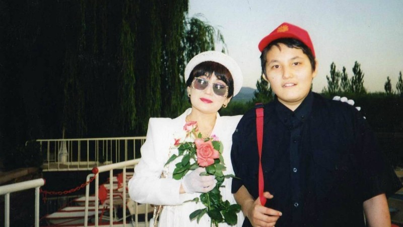 "Мәдина Ералиеваның баласымын деп айтудан ұялатынмын": Қазақтың Ақ Баянының ұлы анасы туралы еш жерде айтылмаған сырымен бөлісті - Қазақстан жаңалықтары