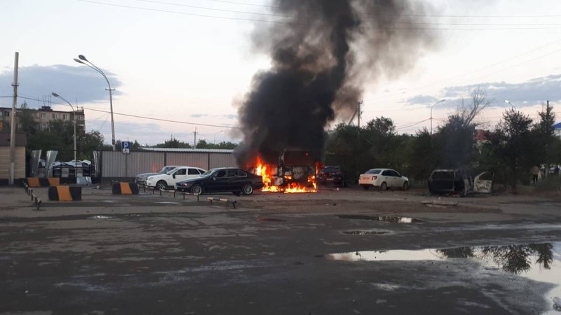 Собор жақтан бір нəрсе атылды: Сәтбаев оқиғасының ішінде болған журналист не болғанын айтты