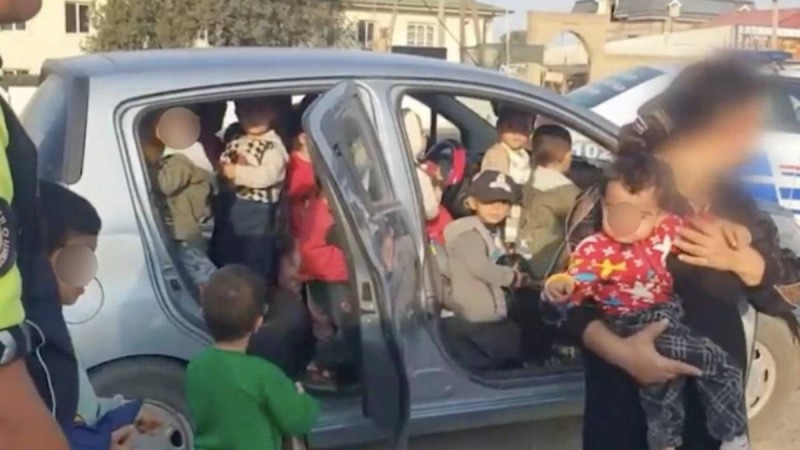 Балабақша тәрбиешісі жеңіл көлігіне 25 баланы мінгізіп, тасымалдаған