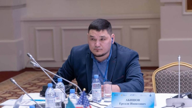 "Адамдар тамақ беруімді сұрап жылап жүрді": Астаналық кәсіпкер тұрғындарға көмек қолын созып, қайырымдылықпен айналысуда - Қазақстан жаңалықтары