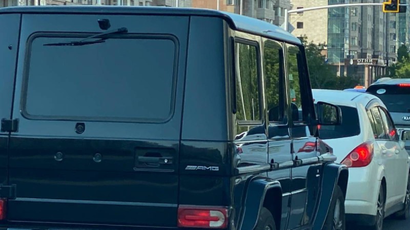 Нұр-Сұлтанда 666 нөмірлі Gelandewagen жүргізушісі  жол ережесін өрескел бұзды (ВИДЕО)